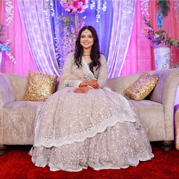Beautiful Beige & Silver coloured bridal and/or party lehenga. - Picture 3 of 7